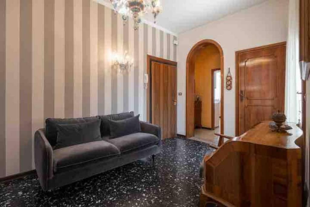 Ca' Pesaro Rooftop Terrace Apartment. Apartament Wenecja